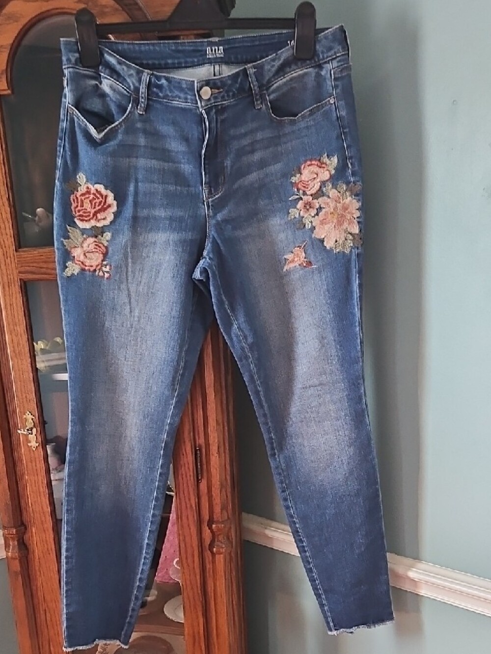 Sigrid Olsen Eyelet Top & A.n.a Embroidered Jeans - Picture 5 of 12